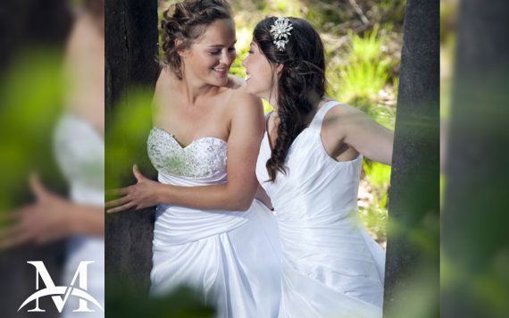 wedding-couple-girls